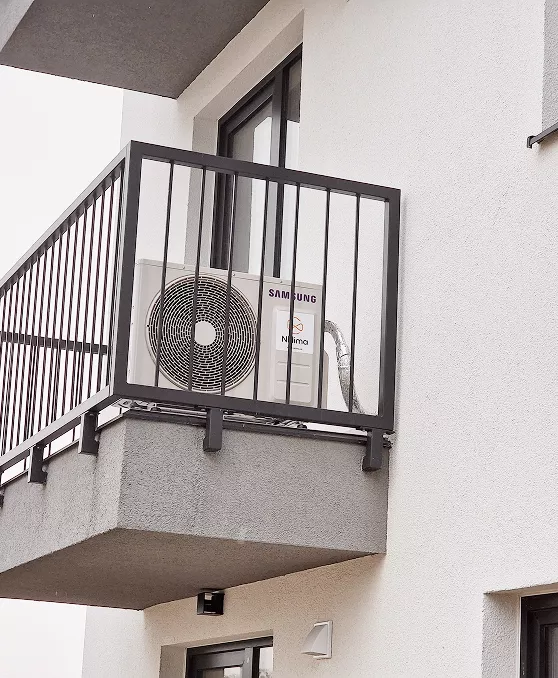 Odborná montáž vonkajších jednotiek klimatizácií na fasádu technikami Nklima
